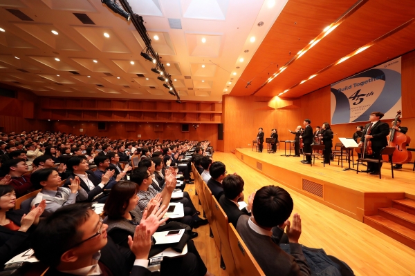 지난 14일 서울시 종로구 신문로 본사 금호아트홀에서 열린  '창립 45주년 및 뉴 비전 선포 기념 금난새 콘서트' 모습.(사진=대우건설)