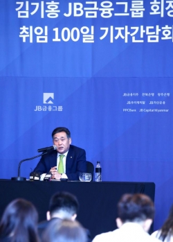 김기홍 JB금융그룹 회장이 취임 100일을 맞이해 기자간담회를 개최했다. (사진=JB금융)​