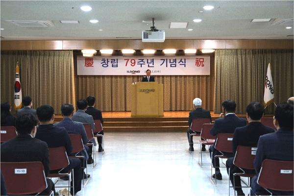 이정치 일동홀딩스 회장이 6일 서울 서초구 양재동 일동제약 본사 대강당에서 창립 79주년 기념사를 하고 있다. (사진=일동제약)