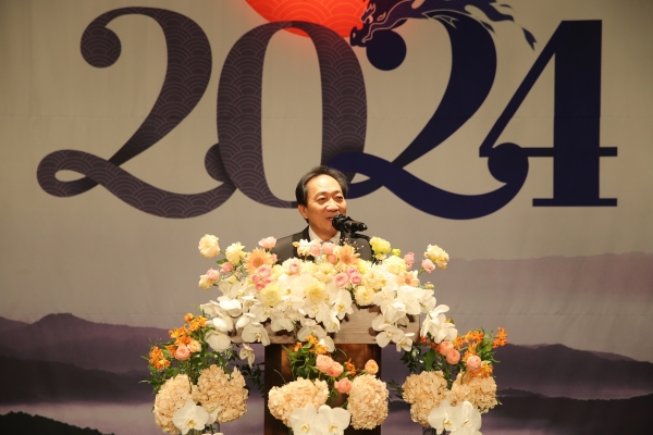 장인화 회장이 2일 열린 ‘2024년 신년인사회’에서 신년사를 하고 있다. (사진=부산상공회의소)