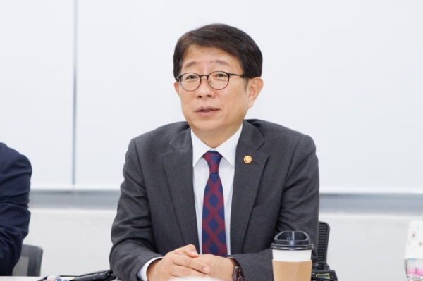 개혁 TF 회의에 참석한 박상우 국토교통부 장관.(사진=국토교통부)
