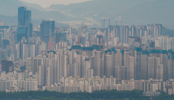 26일 서울 남산에서 바라본 서울 시내 아파트 단지 모습. (사진=연합)