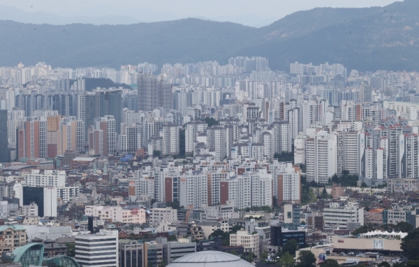 25일 서울 남산에서 바라본 시내 아파트 모습. (사진=연합)