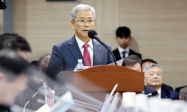 김동철 한국전력공사 사장이 14일 오전 전남 나주시 한국전력공사 본사에서 열린 산업통산자원중소벤처기업위원회 국정감사에서 업무 보고를 하고 있다. (사진=연합뉴스)