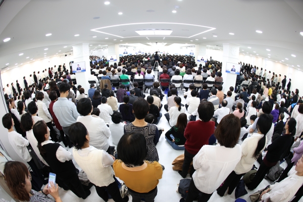 신천지 서울야고보지파가 23일 '신천지 서울 말씀 대성회'를 개최한 가운데 참석자들이 신규수 지파장의 강연을 청취하고 있다. (사진=신천지 서울야고보지파)