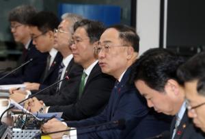 홍남기 "수소차, 2022년까지 8만대 보급···세계시장 점유율 1위 달성"