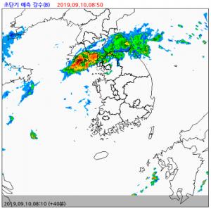 [날씨] 남부 내륙 '폭염', 중부 내일까지 '가을장마'···한가위 보름달 '휘영청'