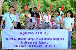 대한항공, 베트남 소외지역 학생 40명 '희망자전거' 기증