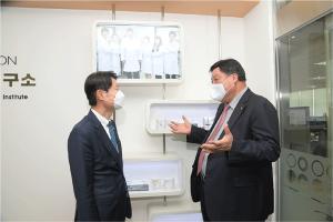 김강립 식약처장, 코로나19 항체치료제 개발 현장 점검