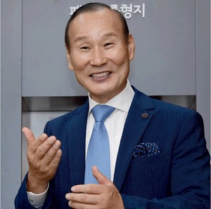 최병오 형지 회장, '책임경영' 강화···형지에스콰이아 CEO 선임