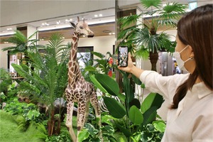 롯데백화점 김포공항점, 3D 종이모형 동물 전시 