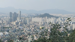 잇단 금리 인상 충격···서울 아파트 중위 전세가 6억 무너졌다