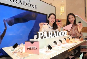 신세계백화점, '프라다 패러독스 향수' 팝업 개설