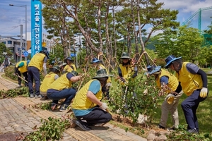 HDC현대산업개발, 광주서 나무 심기 봉사활동