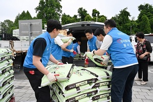 우리금융, 사회복지시설에 쌀 14톤 기증