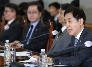 김주현 "해외 부동산 펀드, 홍콩ELS와 달라···기관투자자 대다수"