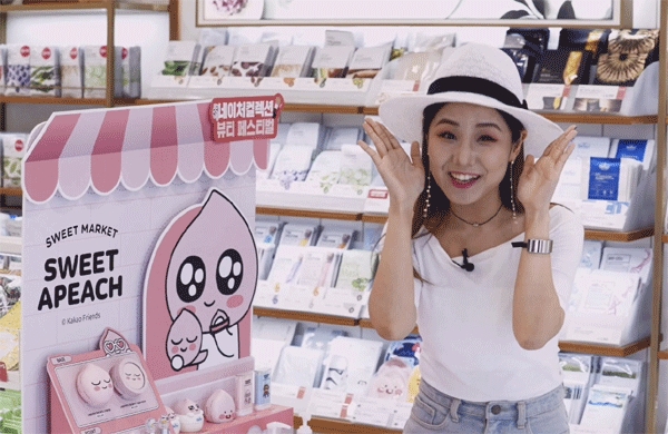 LG생활건강은 지난 9일 윤쨔미가 네이처컬렉션 신촌점에서 '어피치' 협업 제품으로 축제화장에 도전하는 동영상을 공개했다. (사진=LG생활건강) 