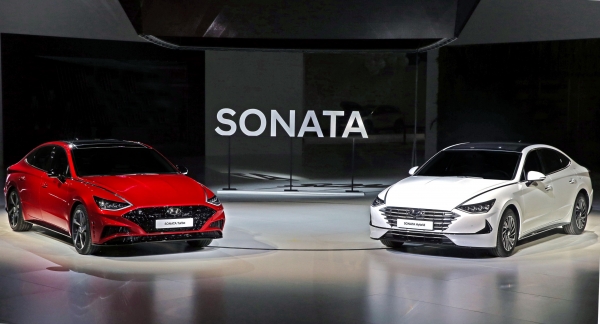 현대자동차가 29일 킨텍스에서 열린 '2019 서울모터쇼'에서 신형 쏘나타의 새로운 라인업인 1.6터보 모델과 하이브리드 모델을 처음 공개했다. (사진= 현대자동차, 권진욱 기자)