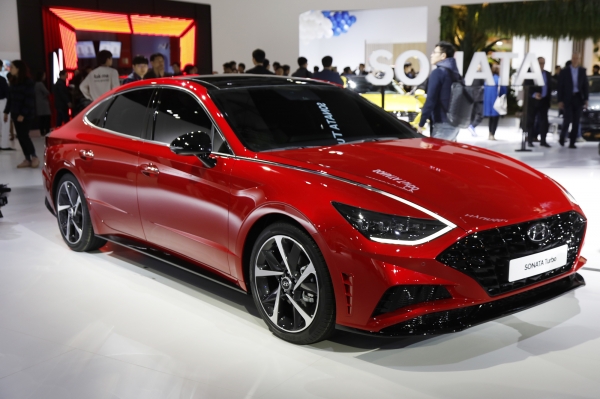 현대자동차가 29일 킨텍스에서 열린 '2019 서울모터쇼'에서 신형 쏘나타의 새로운 라인업인 1.6터보 모델이 처음 공개됐다. (사진= 권진욱 기자)