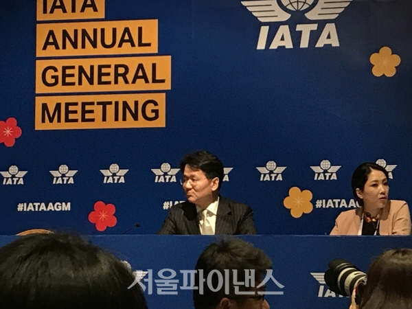 조원태 한진그룹 회장이 지난 3일 국제항공운송협회(IATA) 서울 연차총회 폐막 이후 진행된 대한항공 기자간담회에 참석 기자 질문에 답변하고 있다. (사진=주진희 기자)