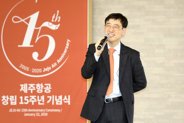 제주항공은 22일 오전 9시 서울 강서구 한국공항공사 스카이홀에서 이석주 대표이사 사장을 비롯한 임직원들이 참석한 가운데 창립 15주년 기념식을 개최했다. (사진=제주항공)