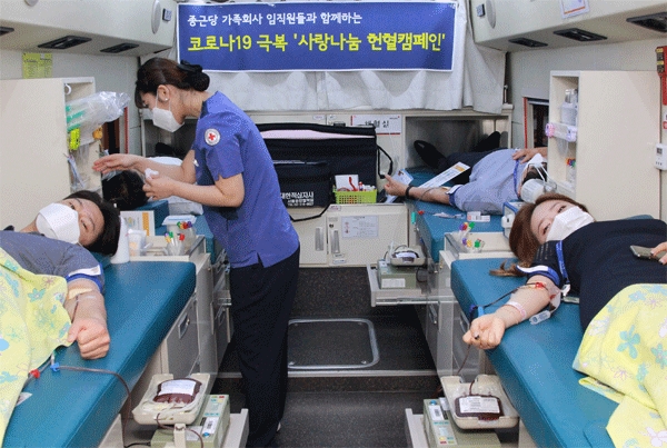 12일 오전 서울 충정로 종근당 본사에서 임직원들이 헌혈하고 있다. (사진=종근당홀딩스)  