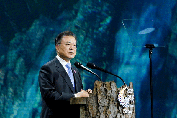 문재인 대통령이 30일 오후 서울 동대문디자인플라자(DDP)에서 열린 '2021 P4G 서울 녹색미래 정상회의' 개회식에서 개회사를 하고 있다. (사진=청와대) 