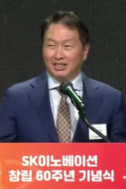 최태원 SK그룹 회장이 SK이노베이션 60주년 기념 행사에서 축사를 하고 있다. (사진=유튜브 영상 캡처)