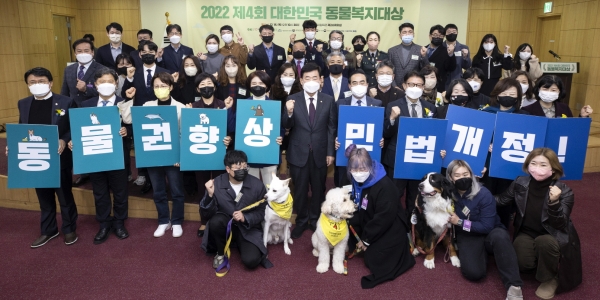대한민국 동물복지대상 수상자 단체사진.(사진=포스코건설)