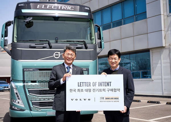 볼보트럭코리아가 서울항공화물과 국내 최초 전기트럭 공급 계약을 체결했다. (사진=볼보트럭코리아)