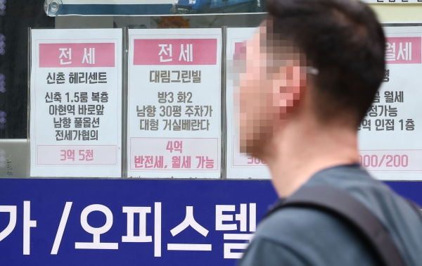 서울 시내의 한 부동산 공인중개업소에 전세 시세표가 붙어있다. (사진=한국은행)