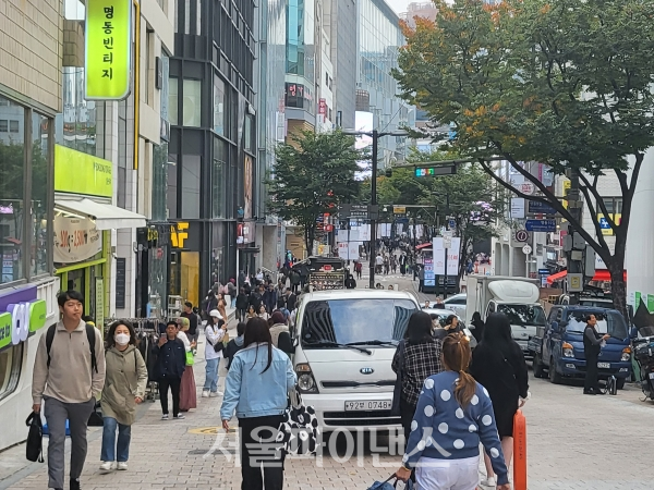 서울 명동 거리가 사람들로 북적 거린다. (사진=나민수 기자)