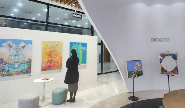신한은행 서소문 디지로그 브랜치에서 열린 '신한X오픈갤러리' 전시회 (사진=신한은행)