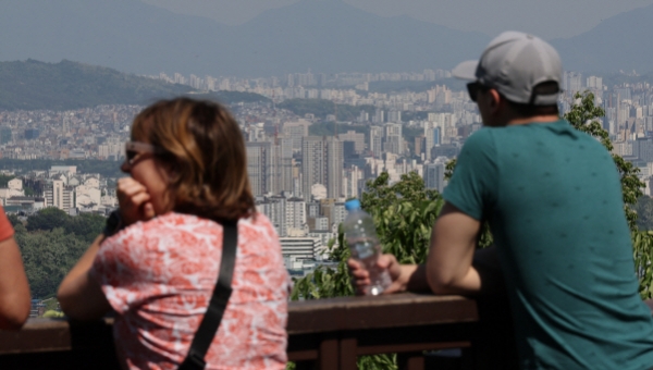 2일 남산에서 바라본 서울 아파트의 모습. (사진=연합)