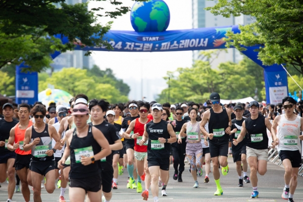 피스레이서들이 2024 지구런 출발 신호와 함께 달려나가고 있다. (사진=지구런)