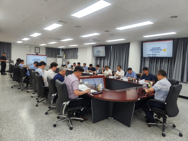 한국농어촌공사 전북지역본부는 18일 본부 중회의실에서 농촌용수, 배수개선, 대구획경지정리 및 일반농산어촌개발사업 등 주요 사업현장에 대한 우기 대비 안전 상황 점검을 위한 회의를 개최했다. (사진=한국농어촌공사 전북지역본부)