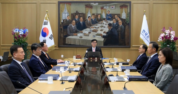 이창용 한국은행 총재가 22일 오전 서울 중구 한국은행에서 열린 금융통화위원회 본회의에서 회의를 주재하고 있다. (사진=한국은행)