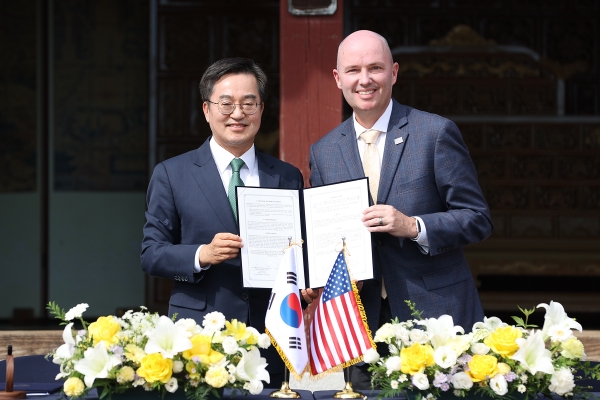 김동연 지사, 화성행궁 유여택서 콕스 유타주지사와 자매결연(사진=경기도)