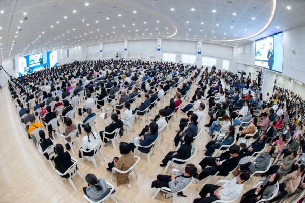 20일 신천지 마산교회에서 ‘부산·경남 앙코르 신천지 전도 대성회’가 열린 가운데 참석자들이 성창호 지파장의 강연을 경청하고 있는 모습. (사진=신천지 부산야고보지파)