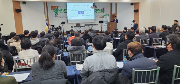 HWPL 글로벌03지부 소속 평화실천위원회 부산경남지부가 22일 부산일보 10층 소강당에서 지역의 언론·교육·종교지도자 및 3.1동지회 등을 초청해 '평화통일 안보특강' 강연회를 개최하고 있다. (사진=평화실천위원회 부산경남지부)