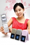 팬택계열, 일본서 간단폰 '팬택-au W62PT' 출시