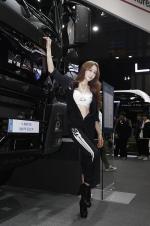 [서울모터쇼] 레이싱모델 한채이, 만트럭을 빛내는 그녀
