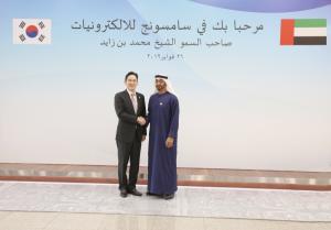 이재용 부회장, UAE 왕세제와 4차산업 협력 논의...'반도체' 선물