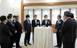 文대통령과 만난 반도체·전기차·조선 CEO들