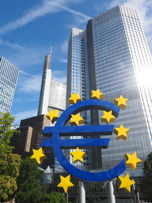 ECB, 기준금리 동결···"코로나19 대응 돈풀기 속도 유지"