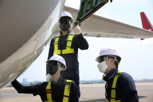 티웨이항공, 정비사들에 자외선 차단 보안경 지급