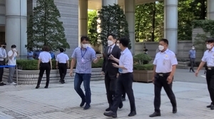 '삼성 부당합병 의혹' 이재용, 가석방 6일 만에 법정 출석