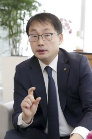 구현모 KT 대표 "감염병 대응 위해 ICT 규제 유연해야"