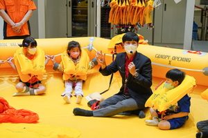 티웨이항공, 소방관 자녀 대상 '객실 승무원 체험' 행사