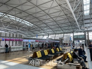 '코로나 차선책' 무착륙 관광비행, 내달 중단···"국제선 회복 집중"